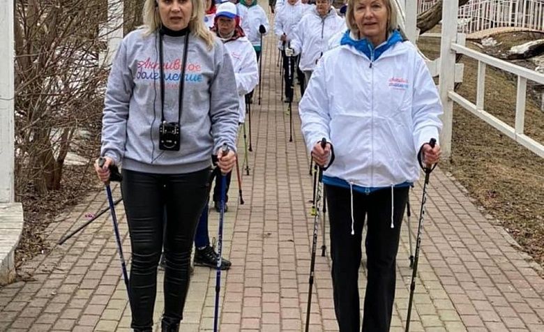 Королёвский клуб «Активное долголетие» провёл физкультурное мероприятие по скандинавской ходьбе, в рамках Всероссийской акции «10 000 шагов  к жизни».