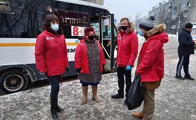 Общественная палата г.о.Королев и волонтеры города утром 25 января организовали проверку соблюдения масочного режима у пассажиров и работающих на линии водителей автобусов. 