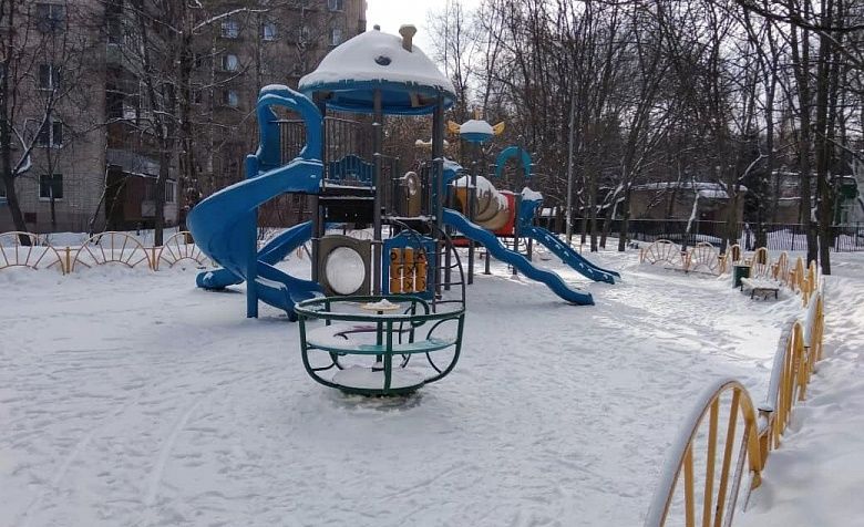 10 февраля Общественная палата г.о.Королев, после снегопада, в рамках нацпроекта "Демография" провела контроль содержания детской игровой площадки по адресу ул. Комитетский лес, д.2