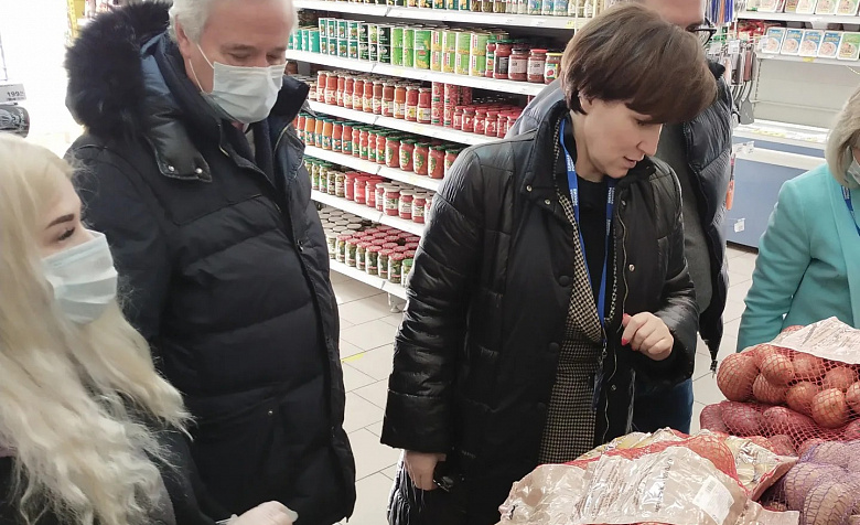 Провели еженедельный мониторинг цен на социально значимые продукты в супермаркете "Магнит" по адресу ул. Пионерская, д.30, корп.7