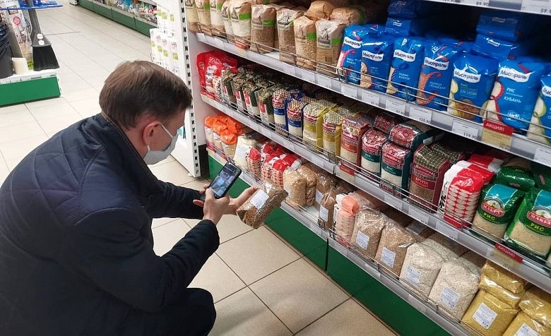 Продолжаем контролировать цены на социально значимые продукты первой необходимости в магазинах и супермаркетах города.