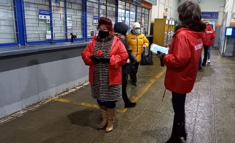 Контрольные мероприятия на станции "Подлипки - Дачные " выявили случаи нахождения пассажиров без защитных масок. 
