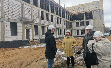 Посетила строительные площадки новой школы и детского сада на улице Академика Легостаева