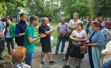Участие в рабочей встрече жильцов дома по ул. Комитетский лес, дом 15 с  представителем УК "Жилкомплекс".