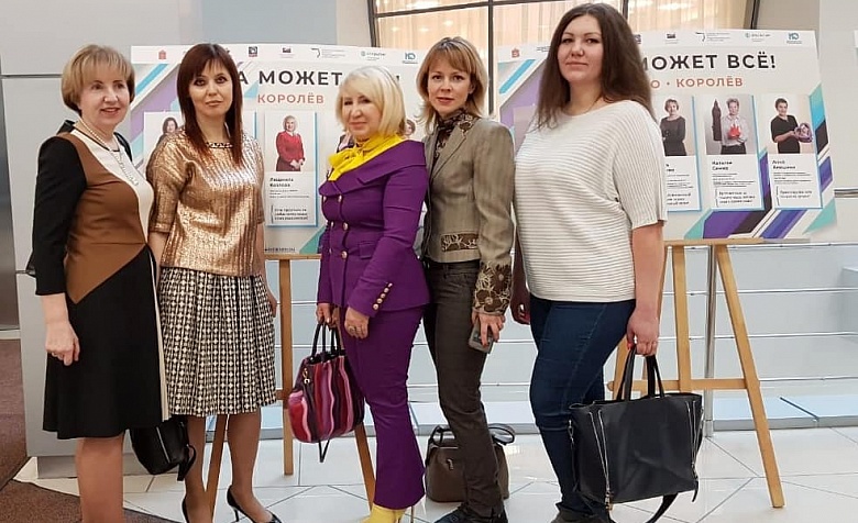 участие в открытии в Доме Правительства Московской области фотовыставки "Мама может все".