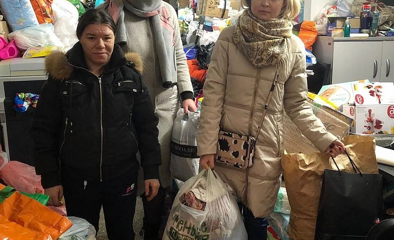 Сбор гуманитарной помощи эвакуированным жителям Донецка и Луганска продолжается в КоролевеСбор гуманитарной помощи эвакуированным жителям Донецка и Луганска продолжается в Королеве