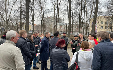 Глава города Игорь Трифонов 22 апреля встретился с жителями города на  площадке в Центральном парке