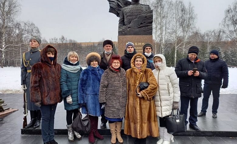 По инициативе ветеранов труда городского округа Королев, в торжественной обстановке был открыт памятник советскому конструктору Василию Гавриловичу Грабину.